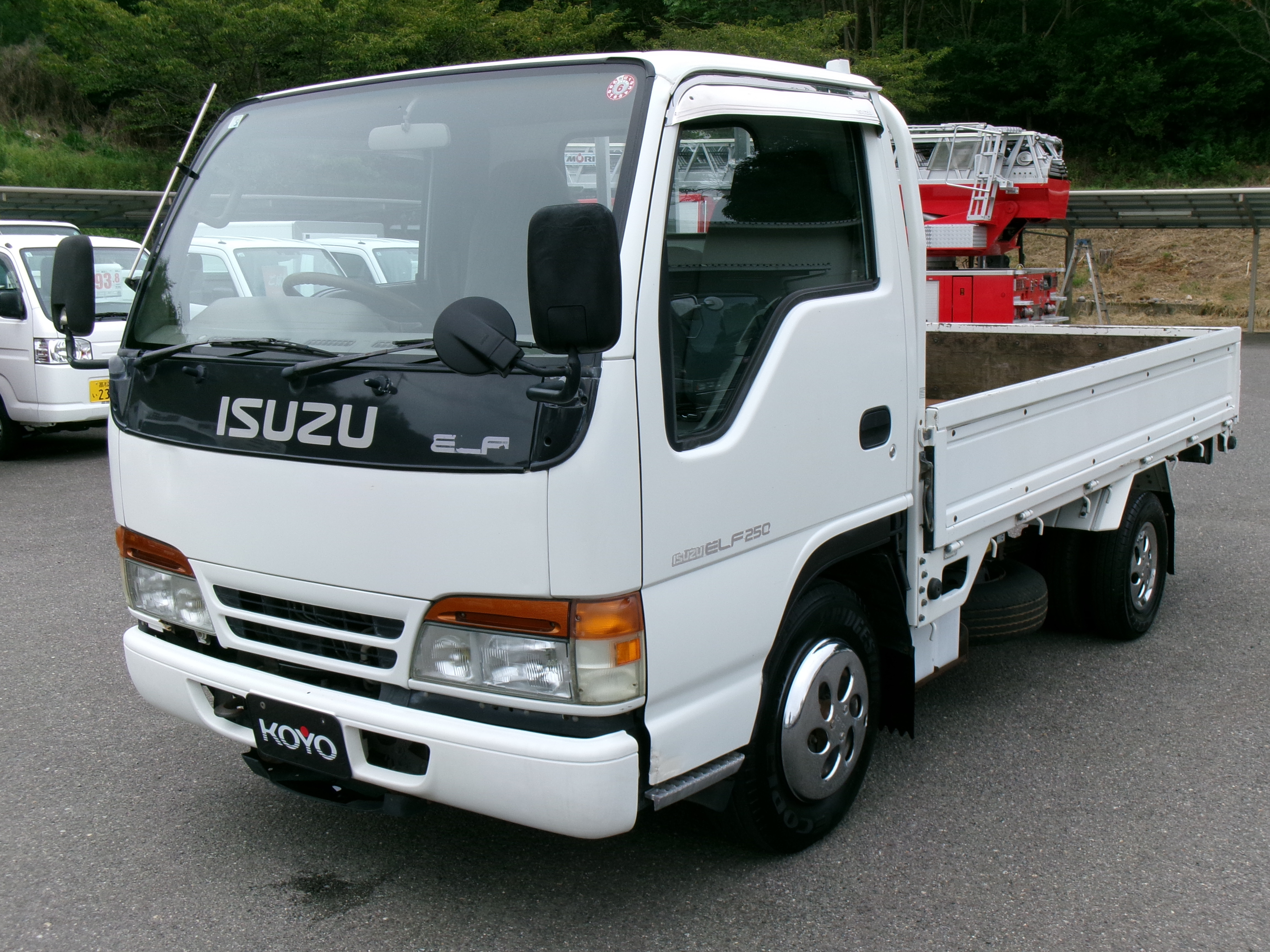 いすゞ エルフ U-NKR66EA(2WD)の写真1