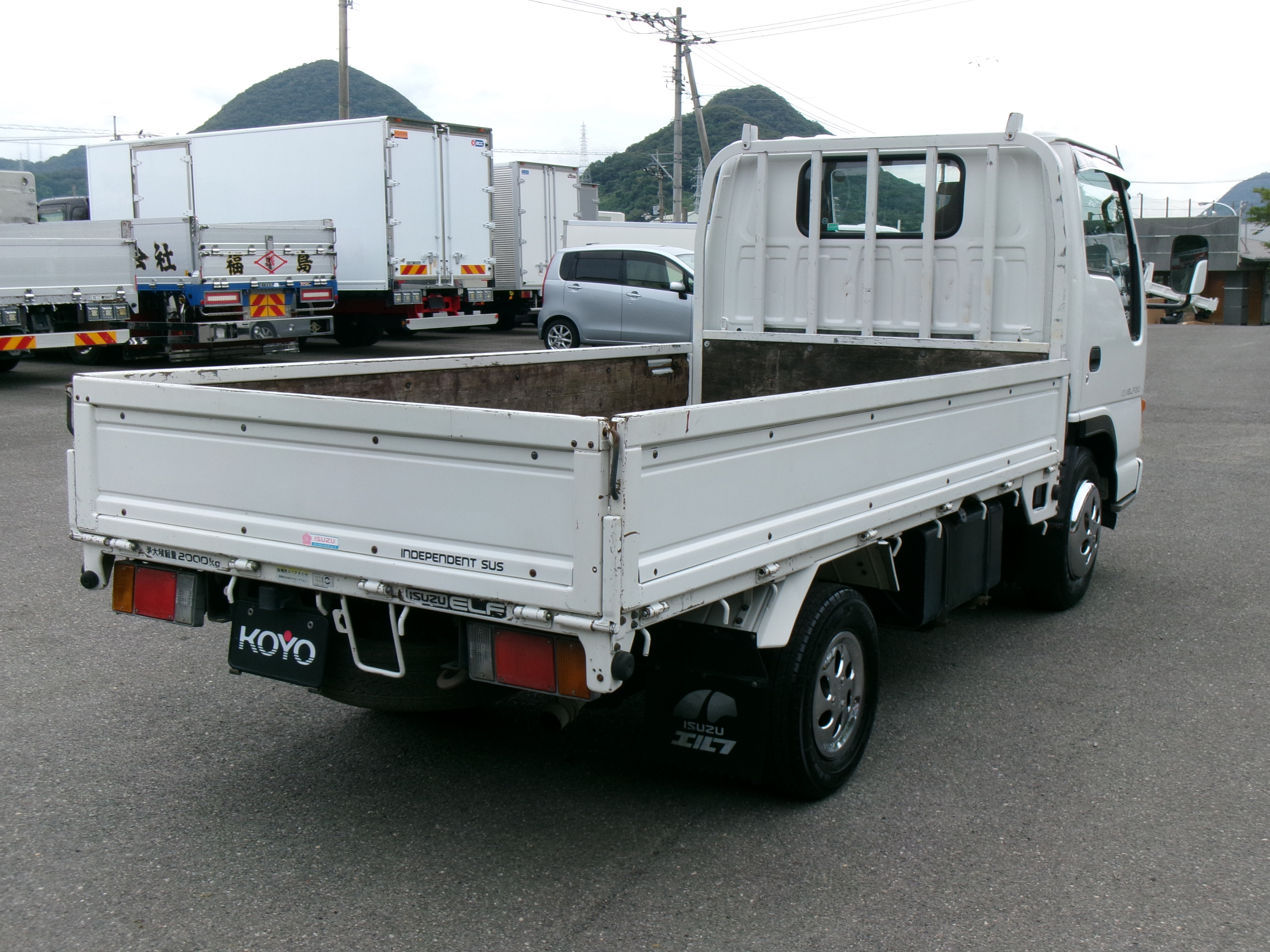 いすゞ エルフ U-NKR66EA(2WD)の写真3