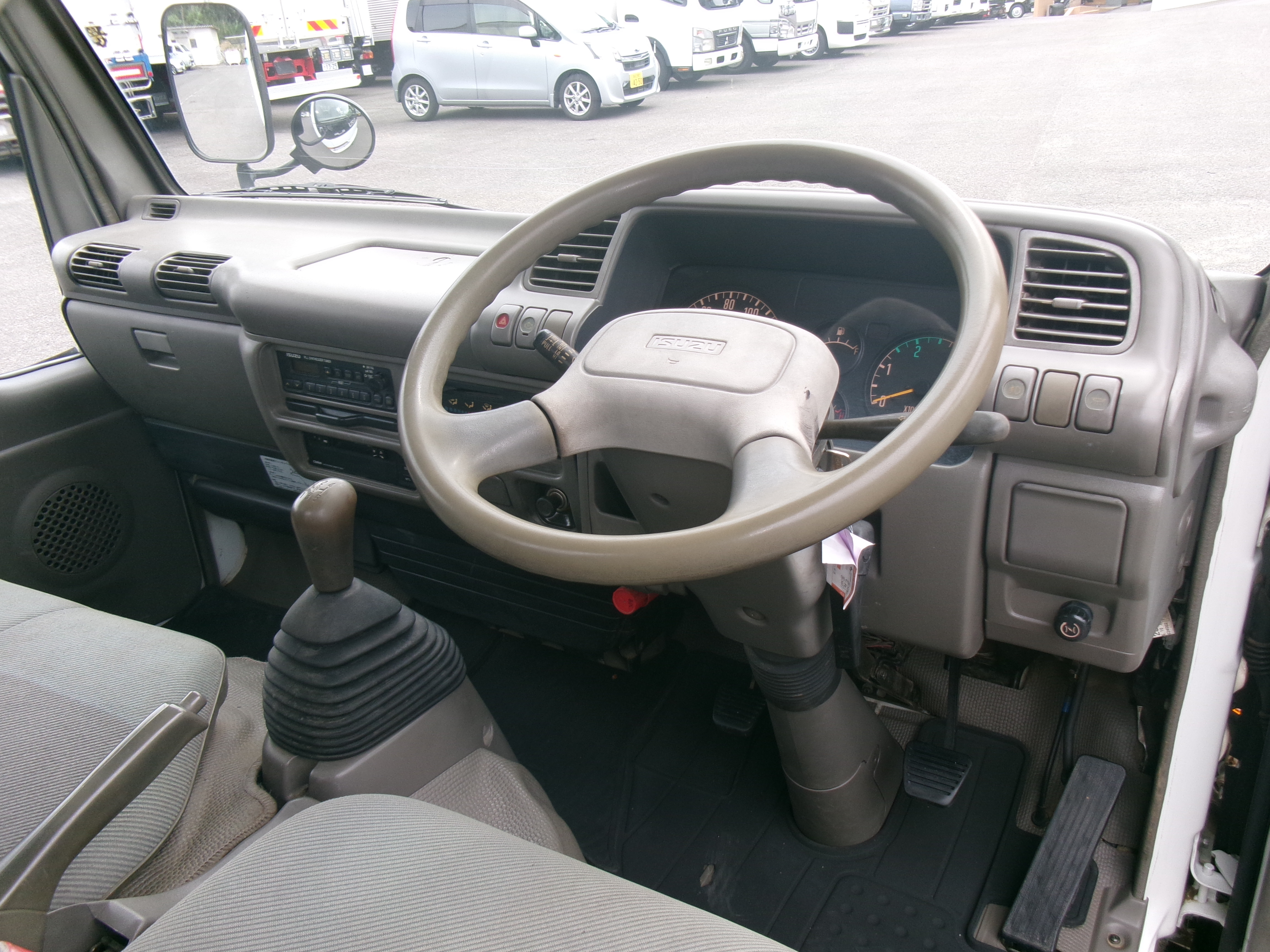 いすゞ エルフ U-NKR66EA(2WD)の写真9