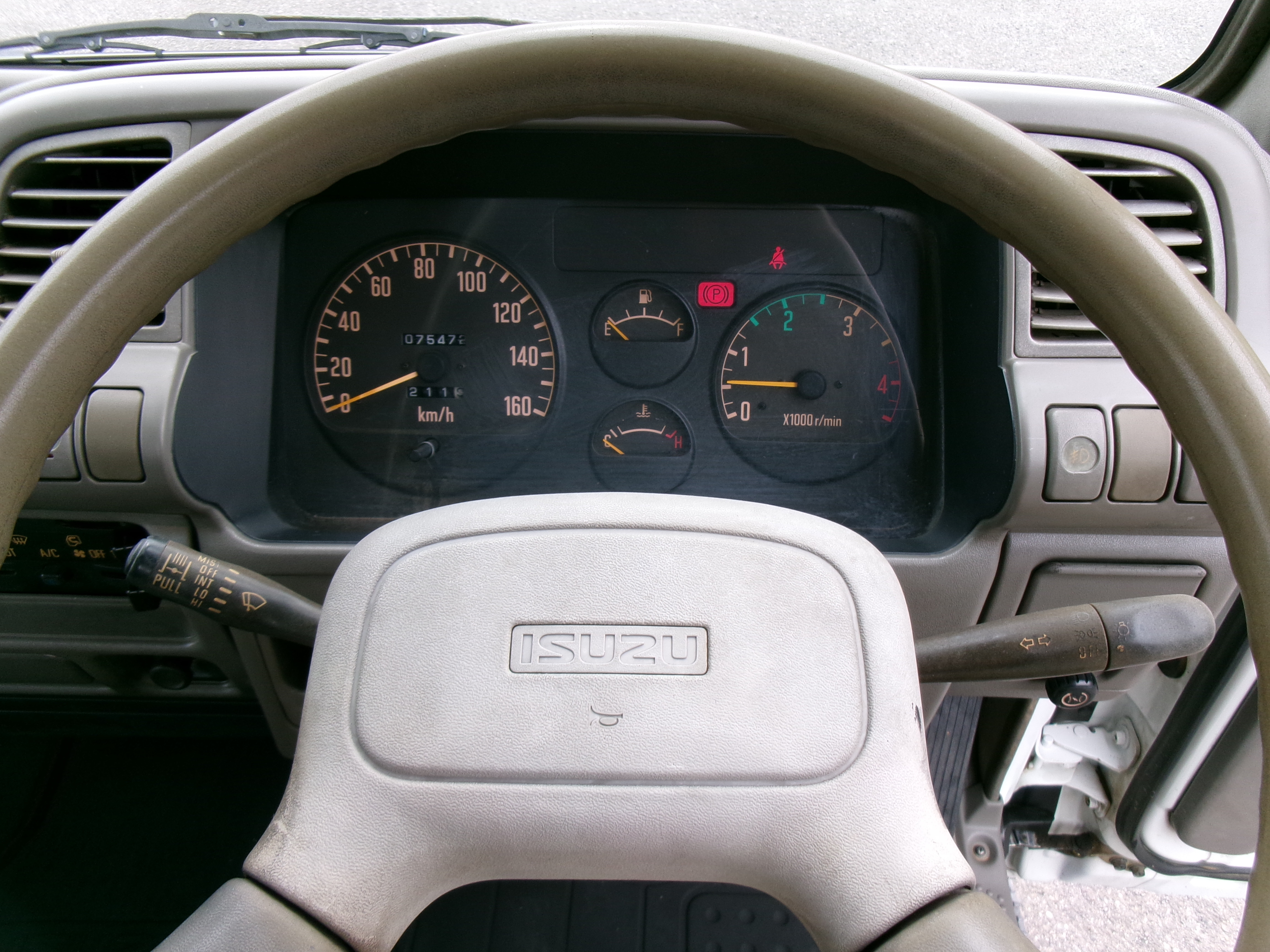 いすゞ エルフ U-NKR66EA(2WD)の写真12