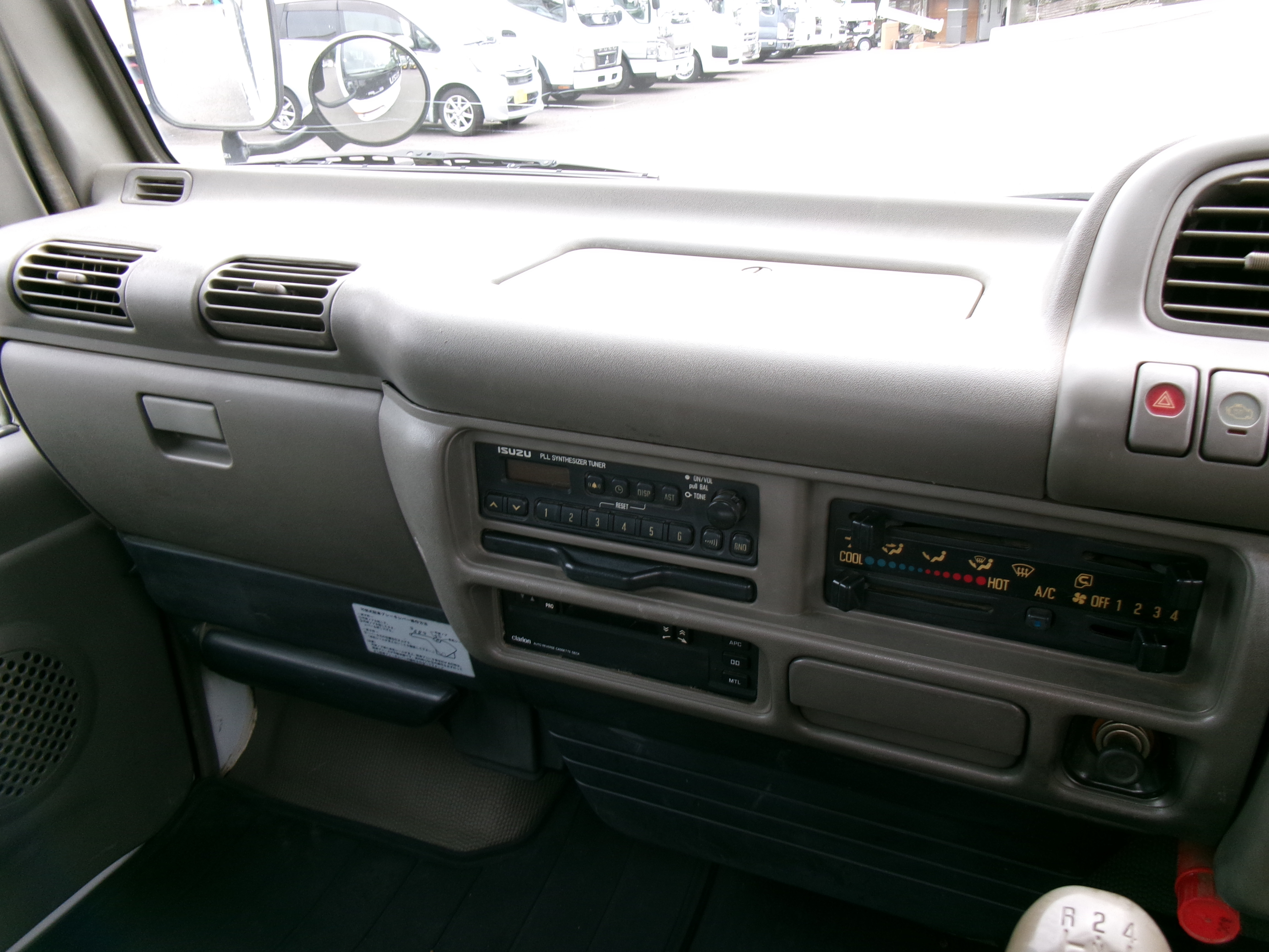 いすゞ エルフ U-NKR66EA(2WD)の写真18