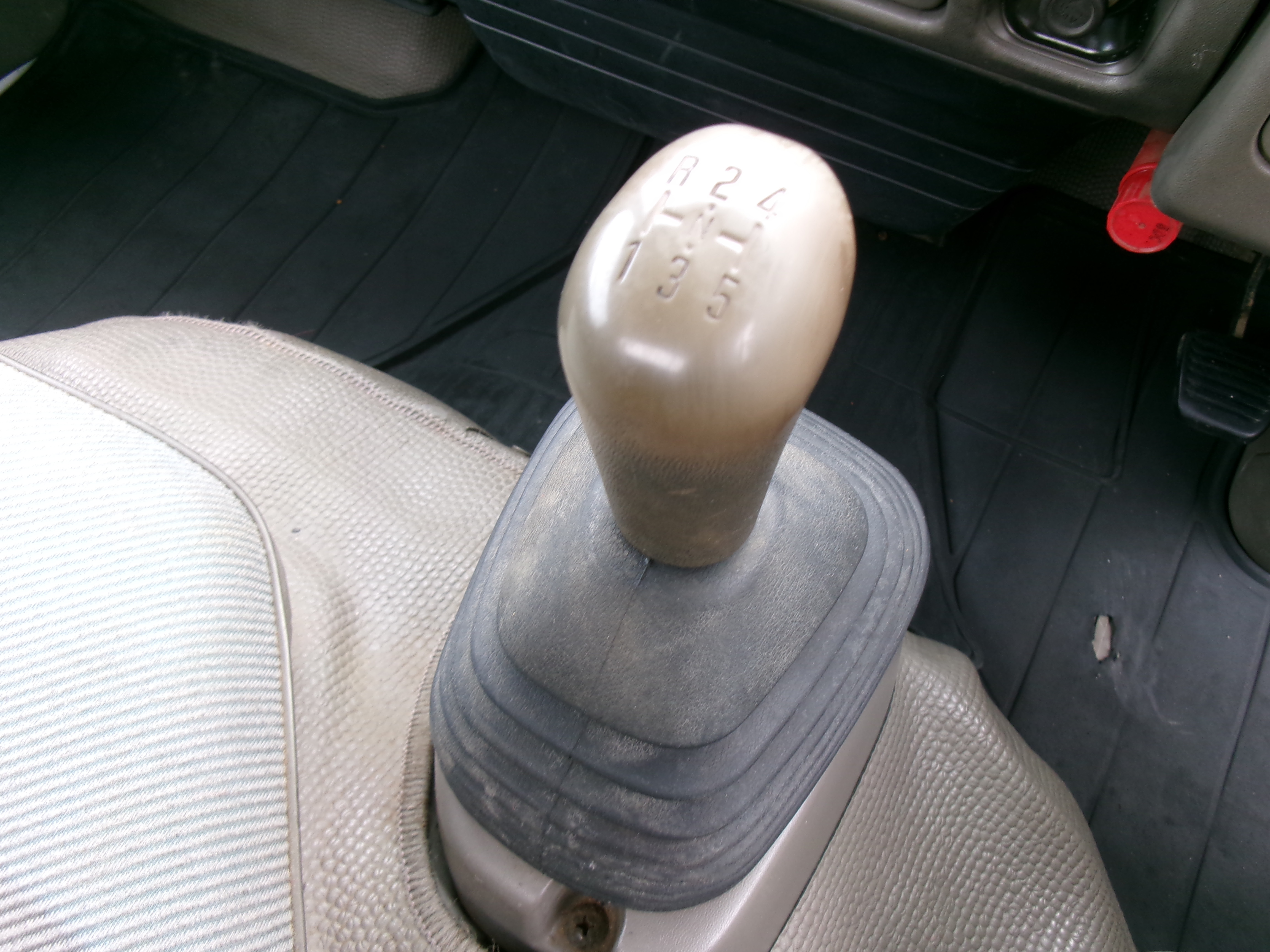 いすゞ エルフ U-NKR66EA(2WD)の写真21