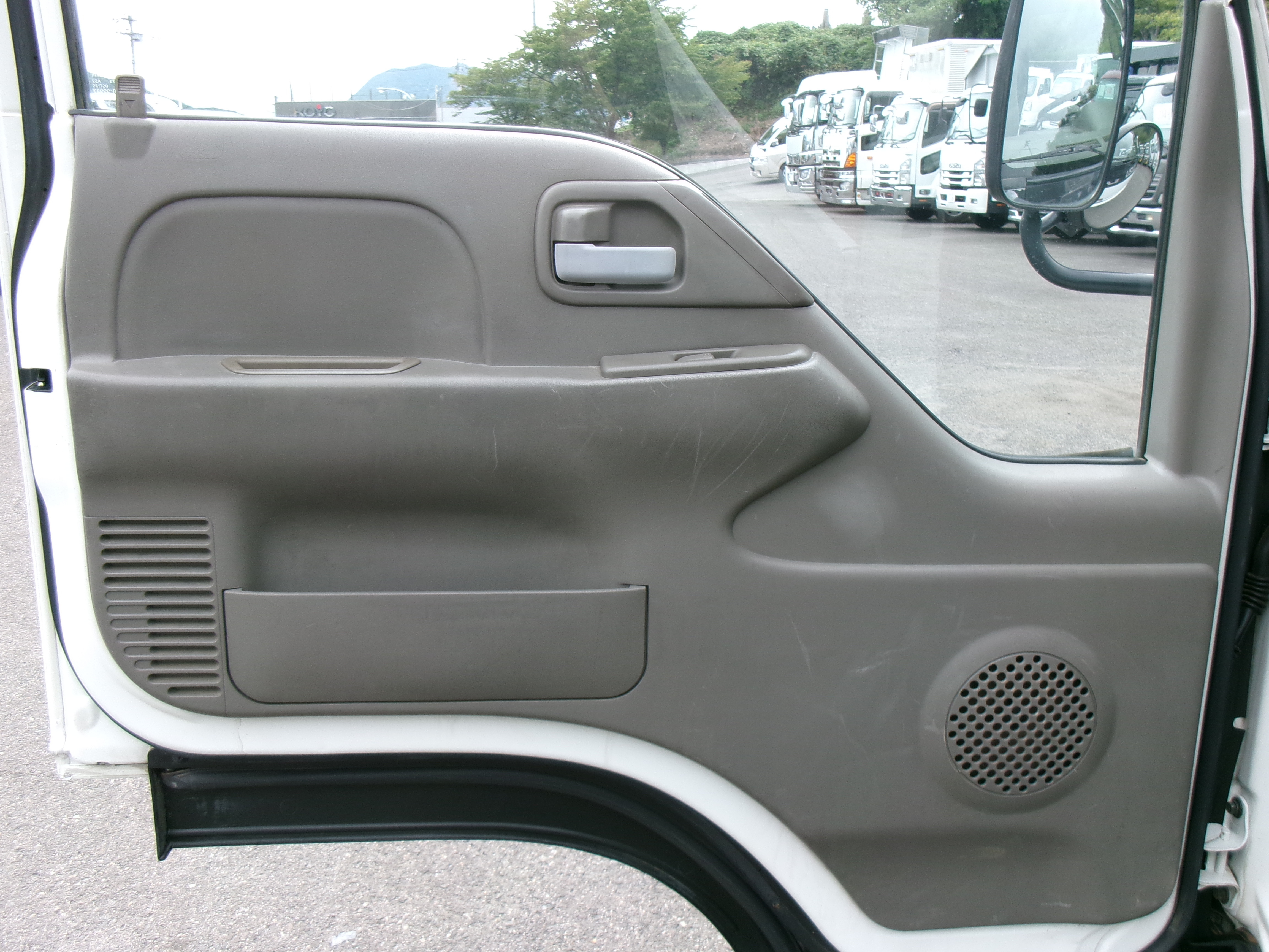 いすゞ エルフ U-NKR66EA(2WD)の写真25