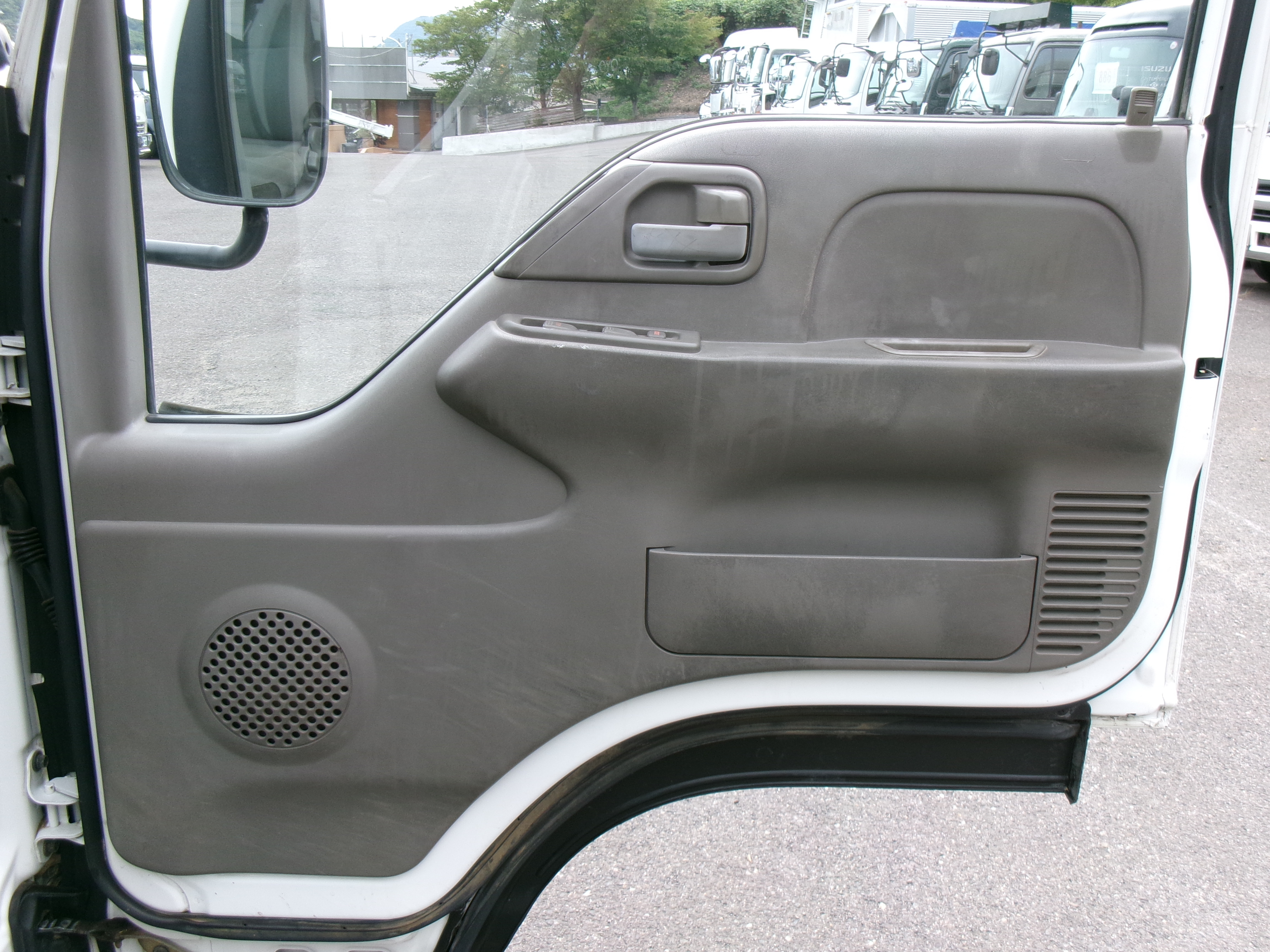 いすゞ エルフ U-NKR66EA(2WD)の写真26