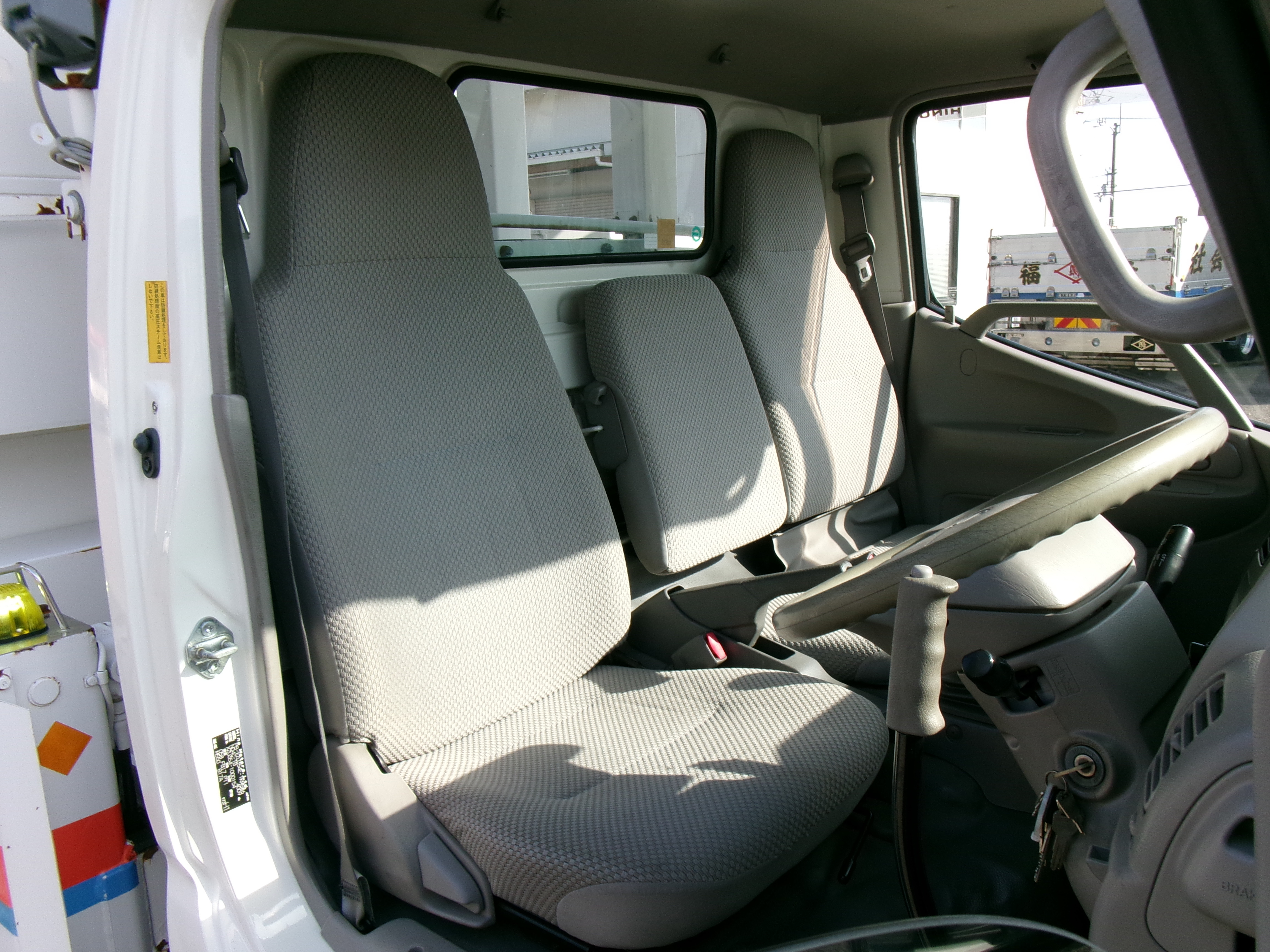 日野 デュトロ PB-XZU354E(2WD)の写真5