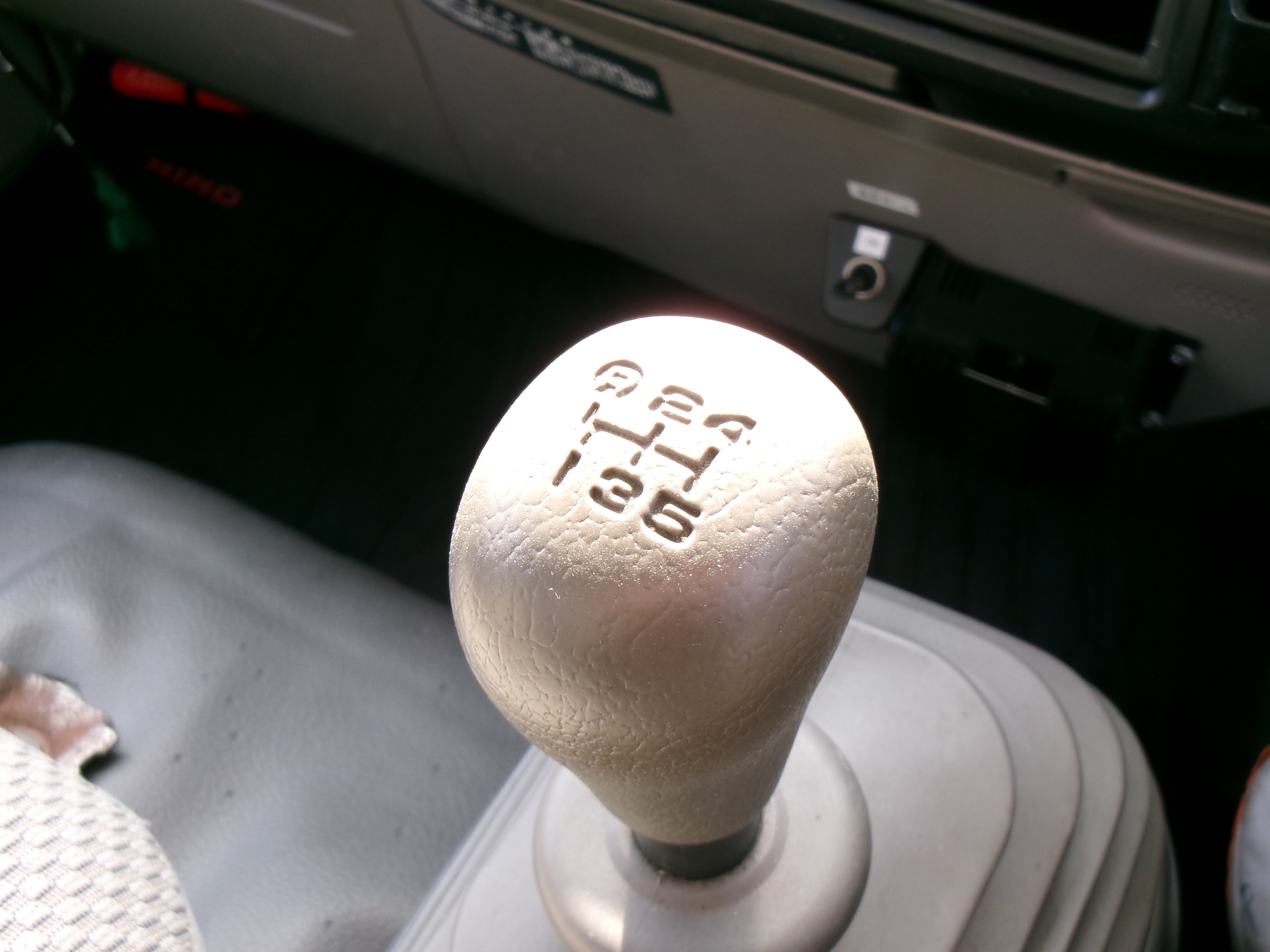 日野 デュトロ PB-XZU354E(2WD)の写真11