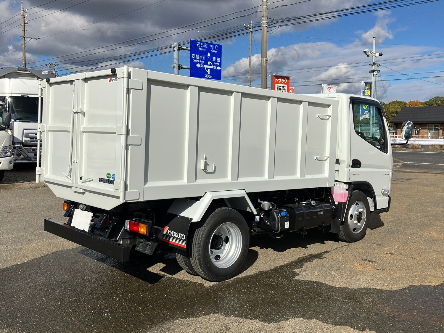 三菱 キャンター 2RG-FBA60(2WD)の写真3