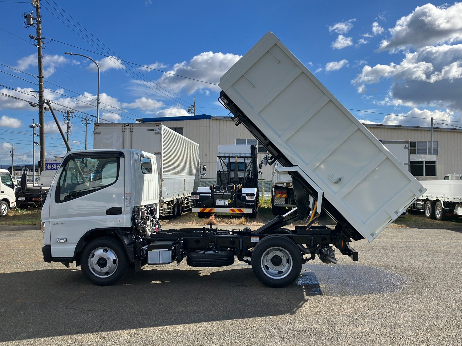 三菱 キャンター 2RG-FBA60(2WD)の写真5