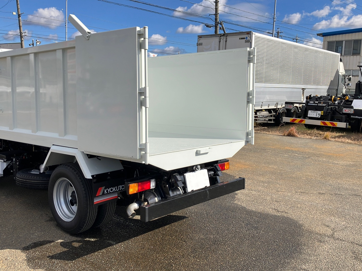 三菱 キャンター 2RG-FBA60(2WD)の写真15