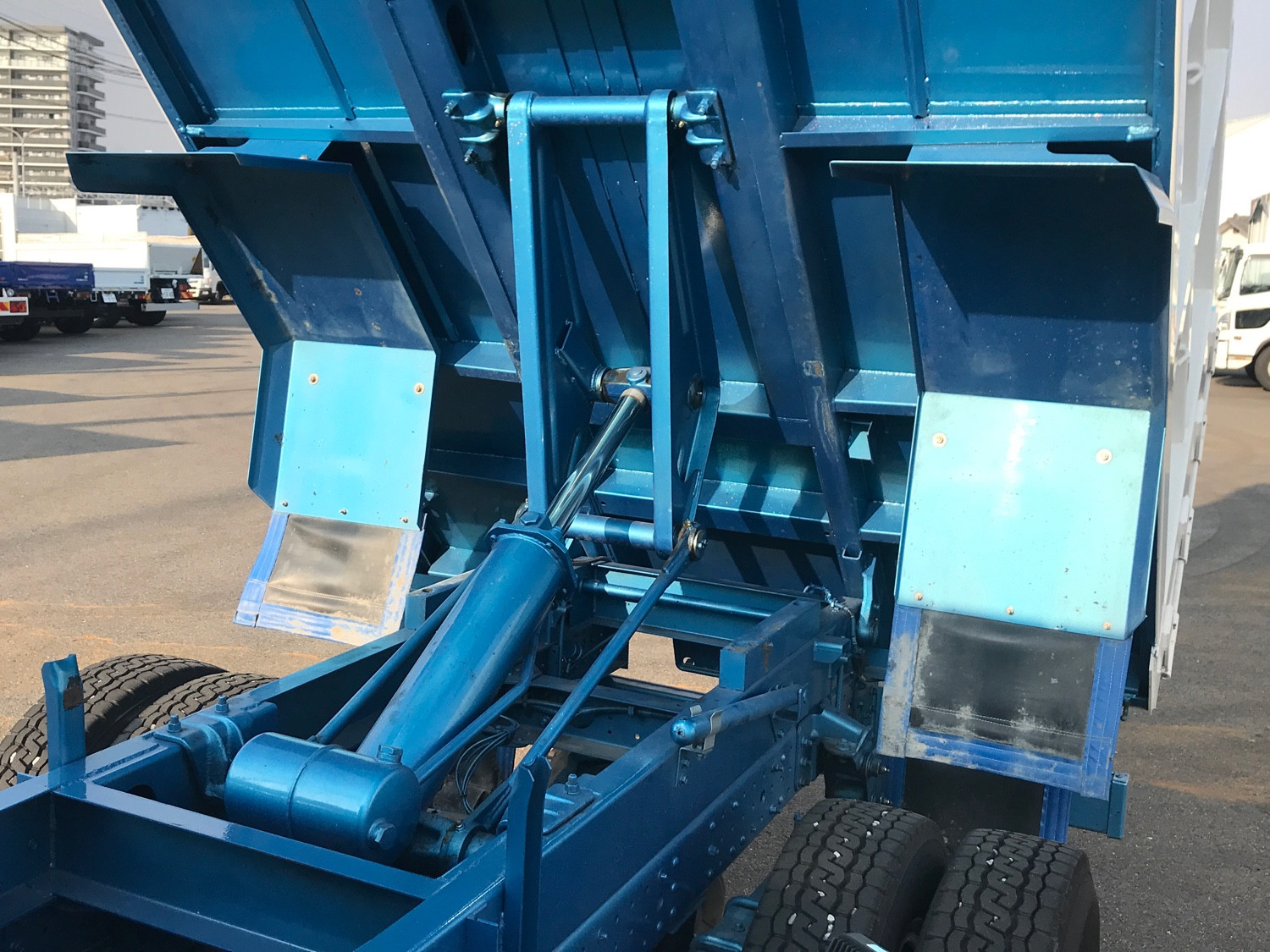 三菱 キャンター 2RG-FEAV0(2WD)の写真17