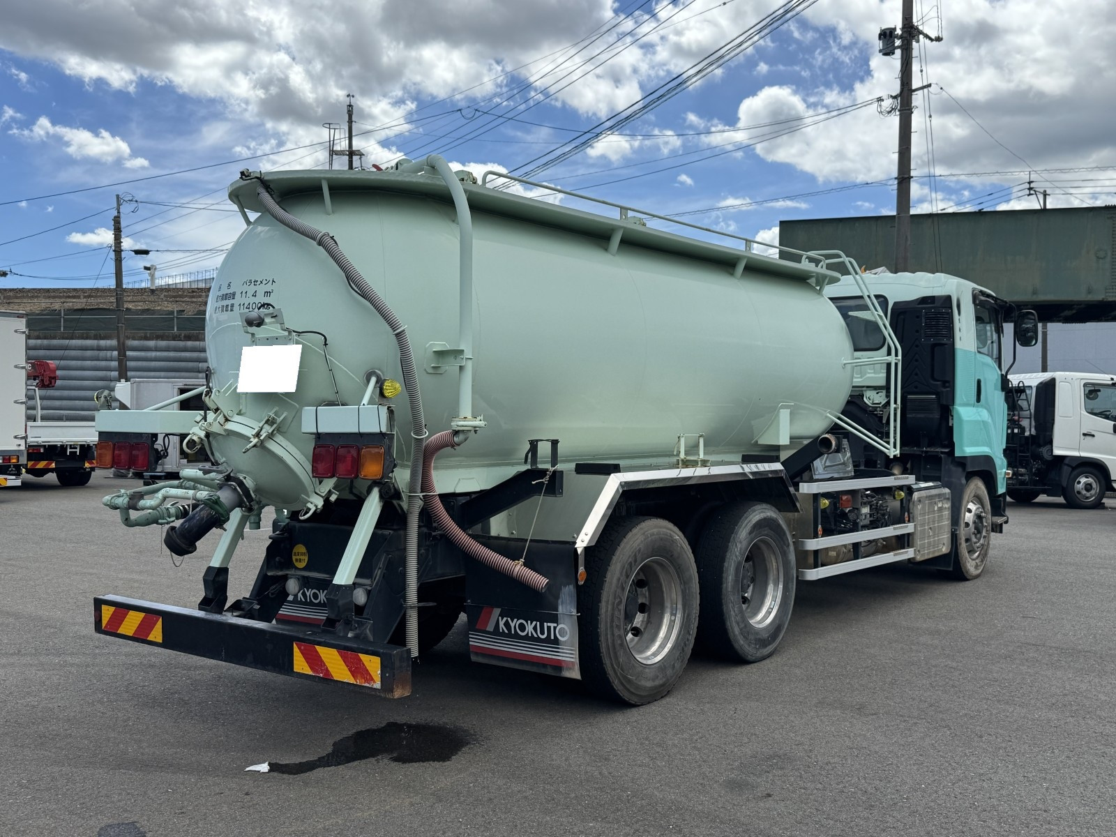 いすゞ ギガ 2PG-CYM77CM(6x2)の写真3