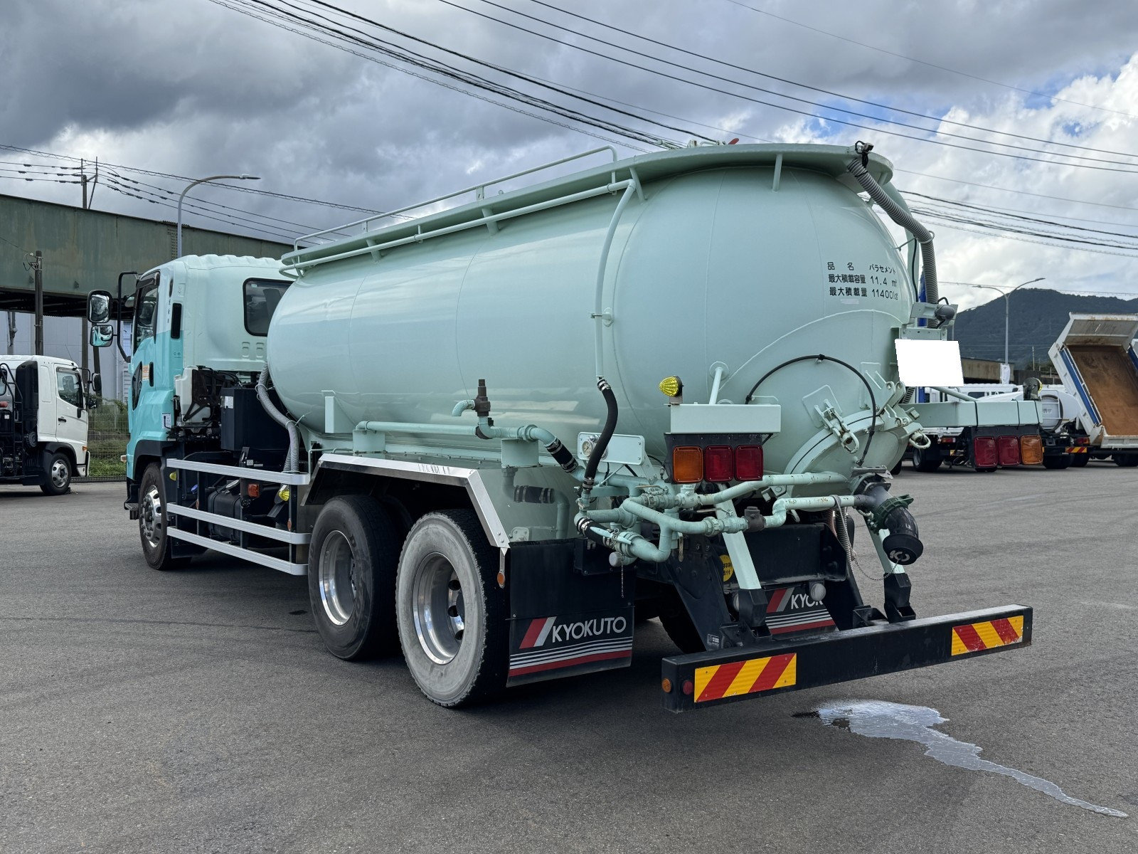 いすゞ ギガ 2PG-CYM77CM(6x2)の写真4