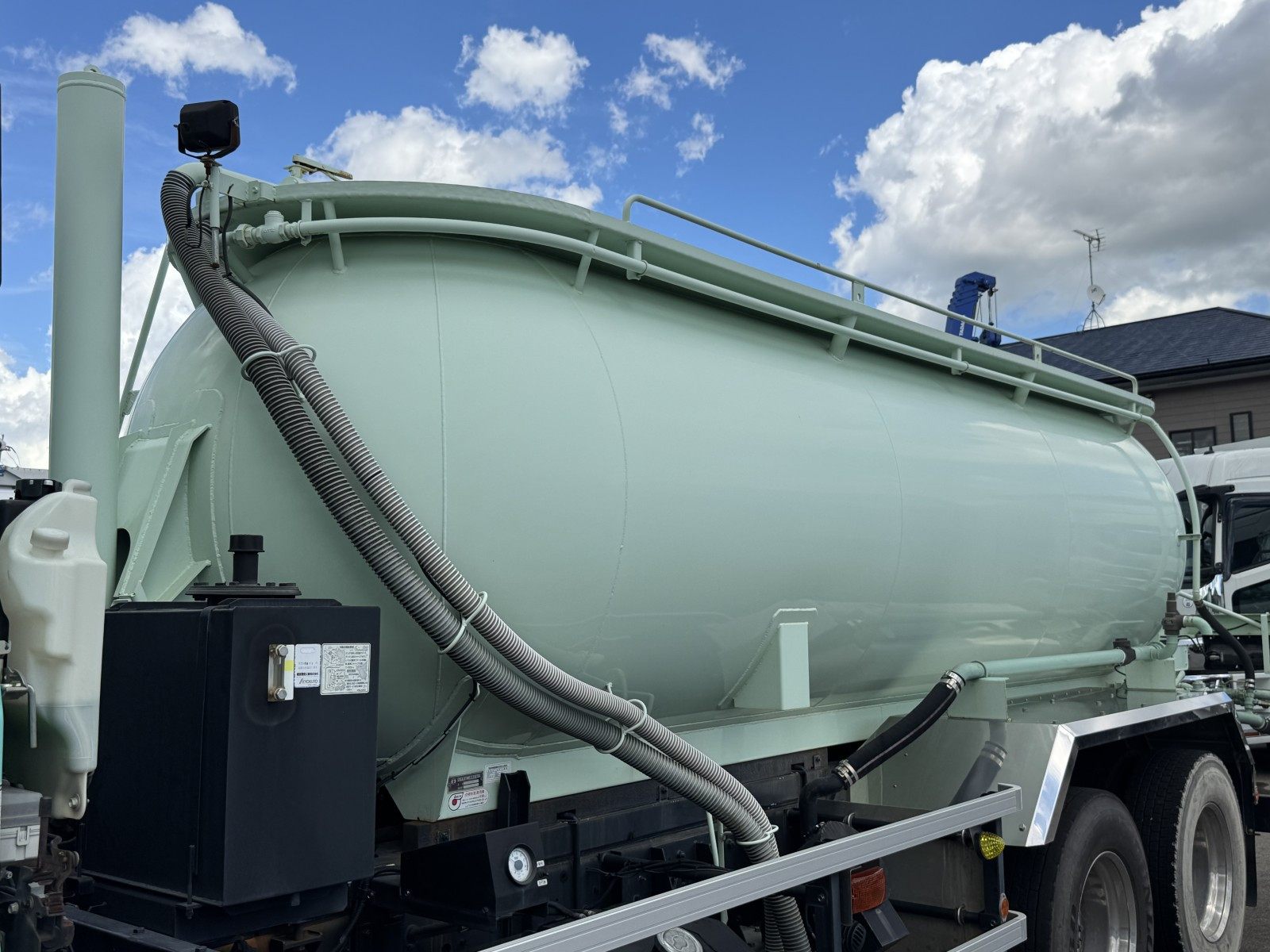 いすゞ ギガ 2PG-CYM77CM(6x2)の写真10