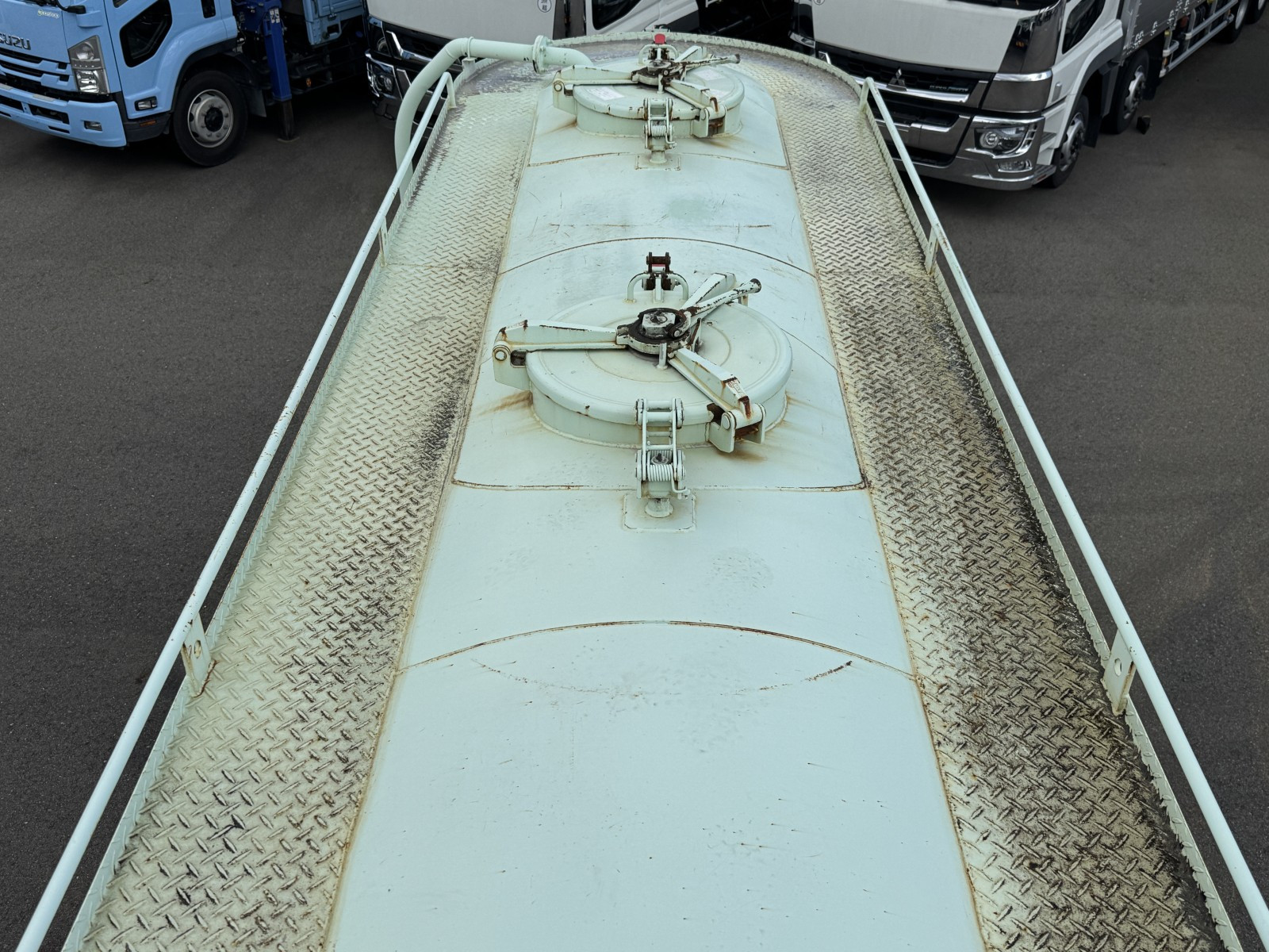 いすゞ ギガ 2PG-CYM77CM(6x2)の写真11