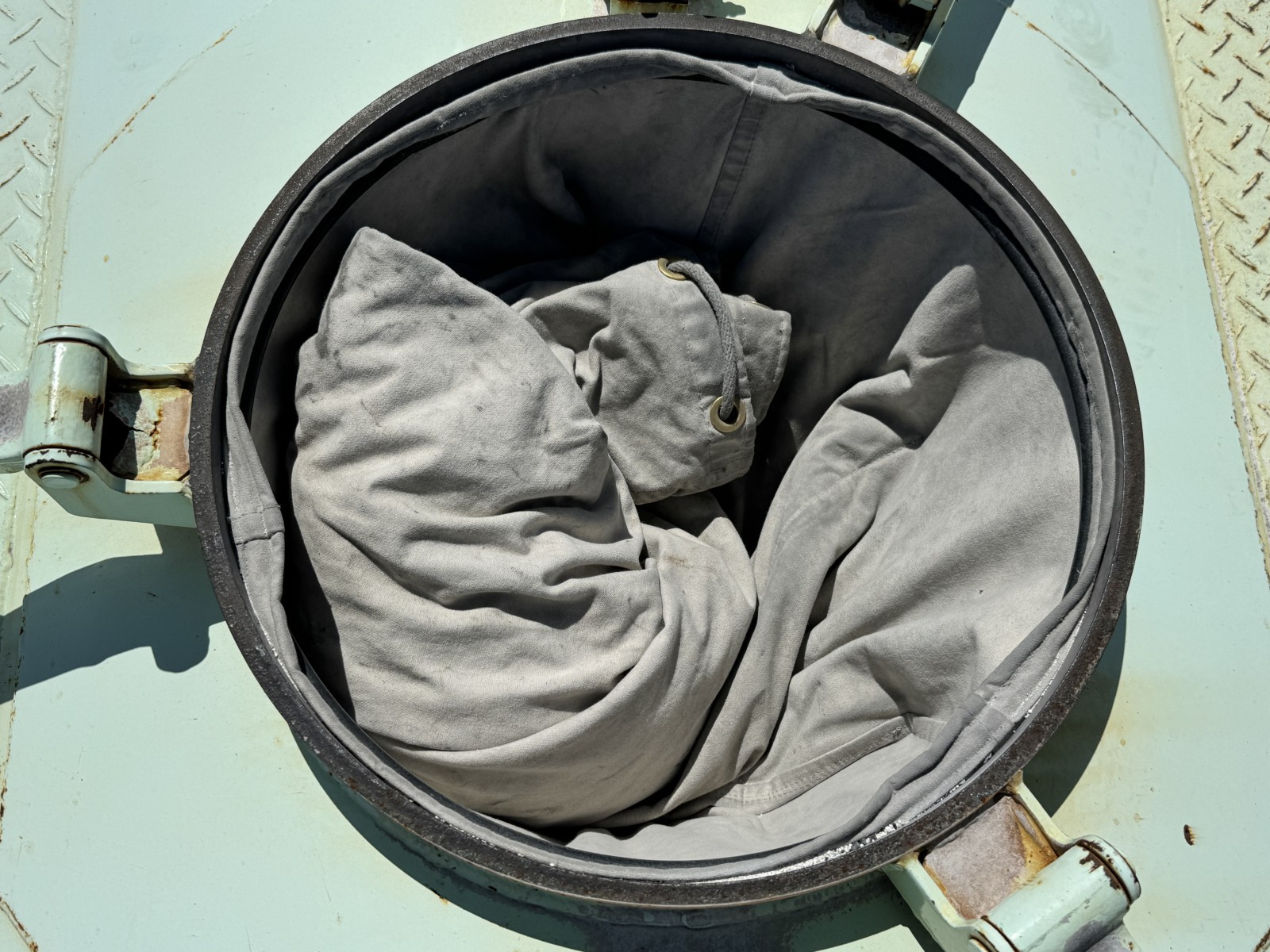 いすゞ ギガ 2PG-CYM77CM(6x2)の写真13