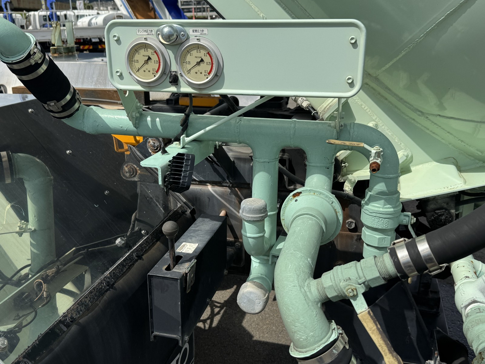 いすゞ ギガ 2PG-CYM77CM(6x2)の写真14