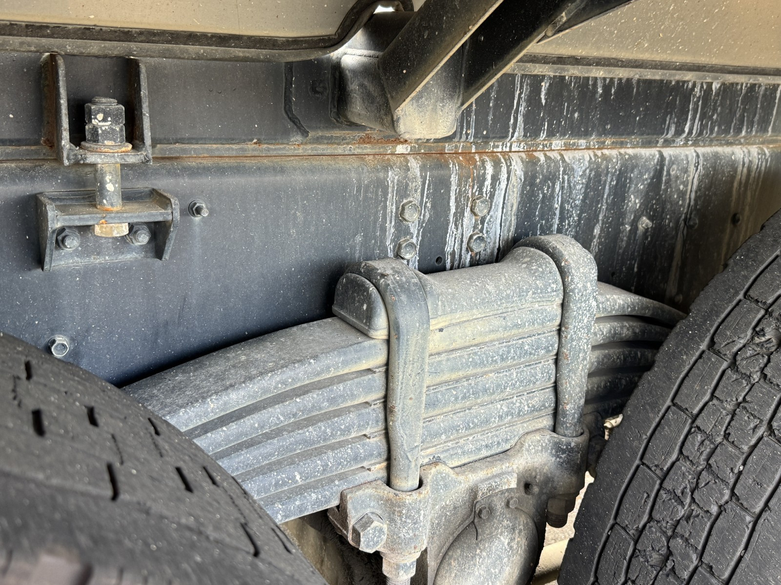 いすゞ ギガ 2PG-CYM77CM(6x2)の写真17