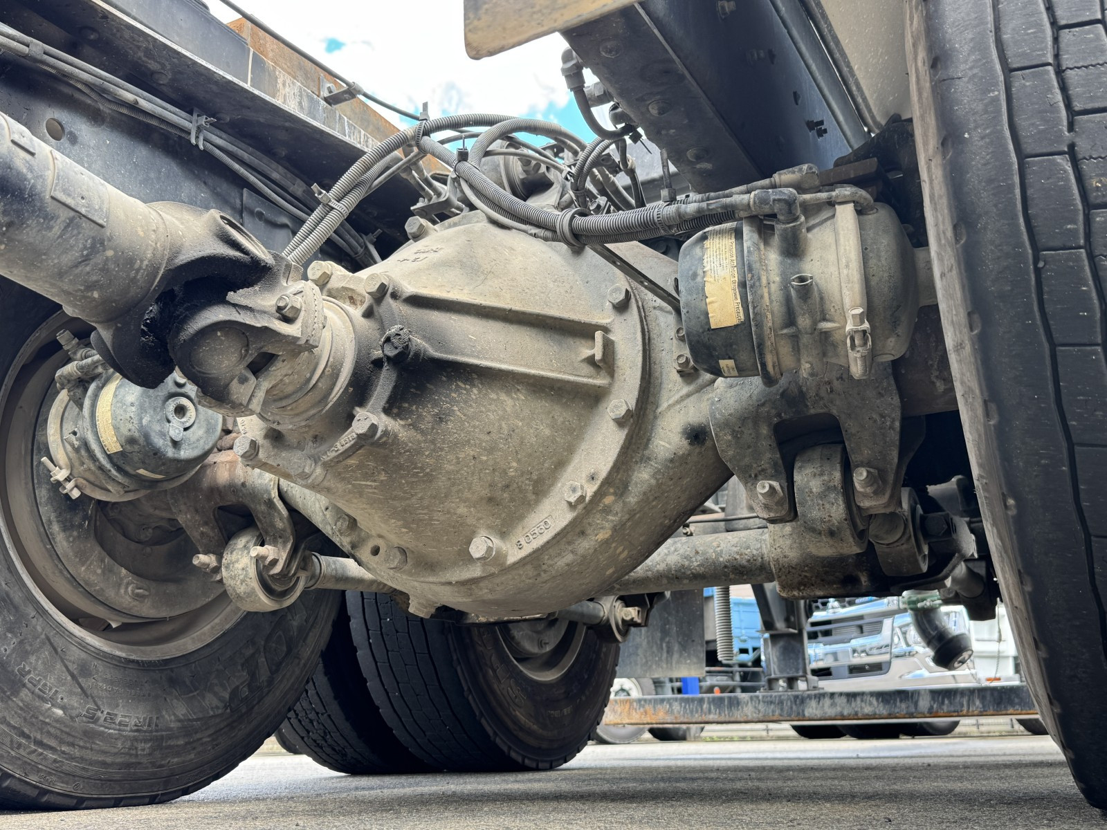 いすゞ ギガ 2PG-CYM77CM(6x2)の写真18