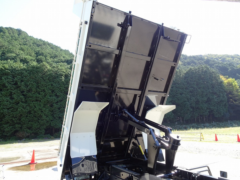 いすゞ フォワード 2RG-FRR90S3(2WD)の写真18