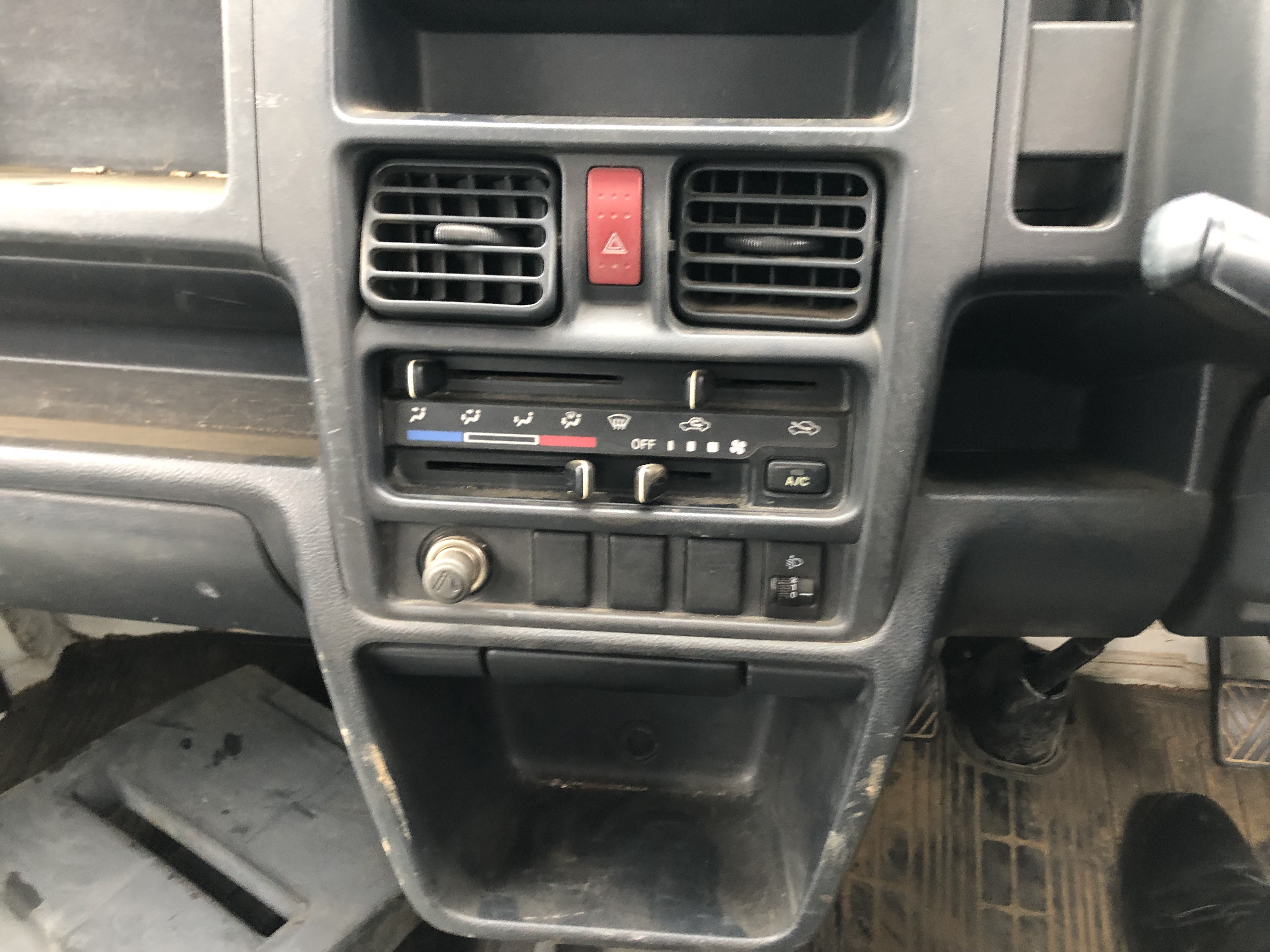 スズキ　キャリー　17年式　MT 4WD AC スズキ／キャリイの中古車 （5ページ目） - [チカオク・近くの