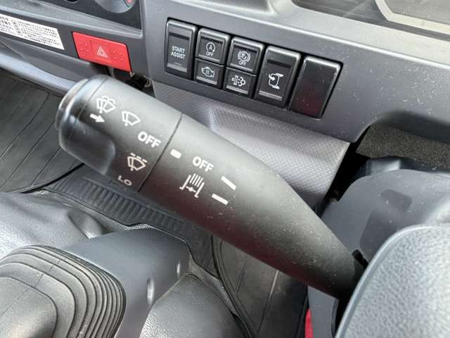 いすゞ エルフ 2RG-NKR88A(2WD)の写真28