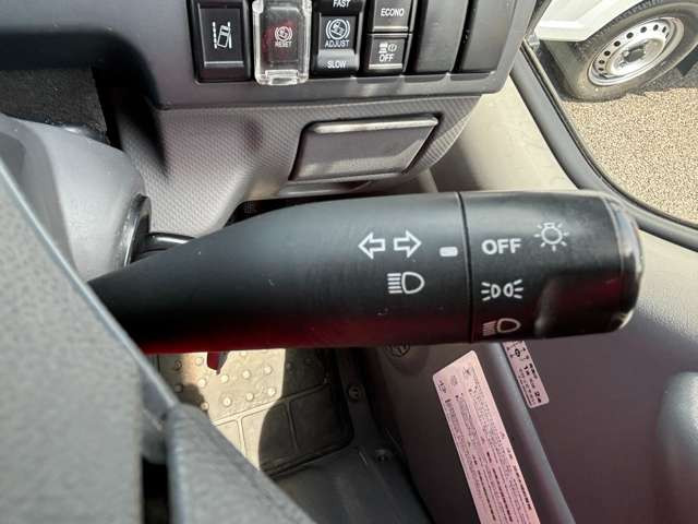 いすゞ エルフ 2RG-NKR88A(2WD)の写真29