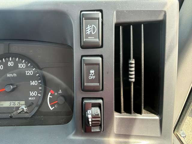 いすゞ エルフ 2RG-NKR88A(2WD)の写真35