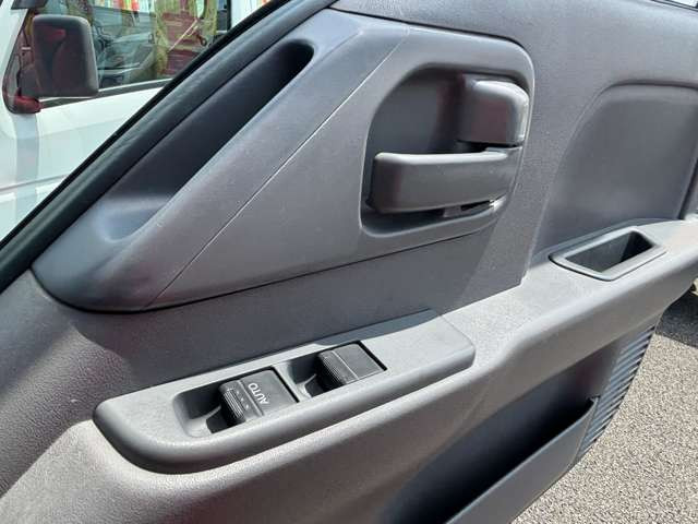 いすゞ エルフ 2RG-NKR88A(2WD)の写真39