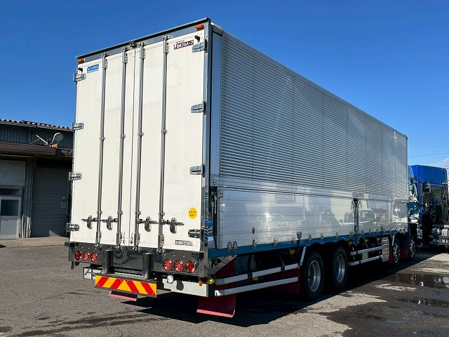 ★13.7トン積載!★380馬力・ターボ!★H27-ギガ・アルミウイング|いすゞ ギガ QKG-CYJ77A(8x4)の写真6