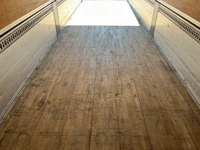 いすゞ ギガ QKG-CYJ77A(8x4)の写真13