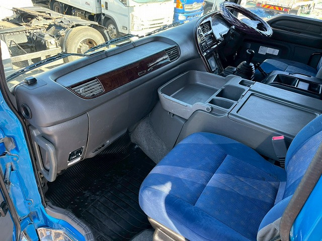 いすゞ ギガ QKG-CYJ77A(8x4)の写真22