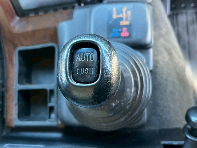 いすゞ ギガ QKG-CYJ77A(8x4)の写真35