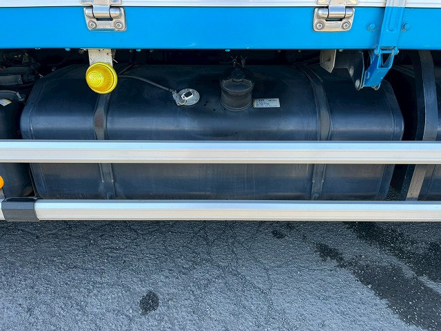 いすゞ ギガ QKG-CYJ77A(8x4)の写真38