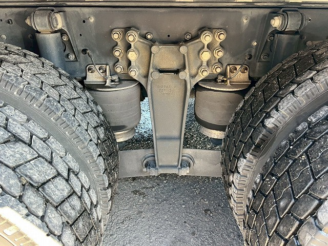 いすゞ ギガ QKG-CYJ77A(8x4)の写真45