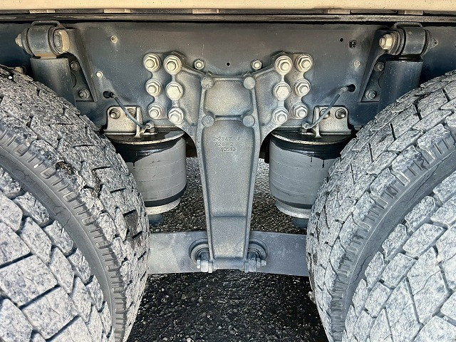 いすゞ ギガ QKG-CYJ77A(8x4)の写真46