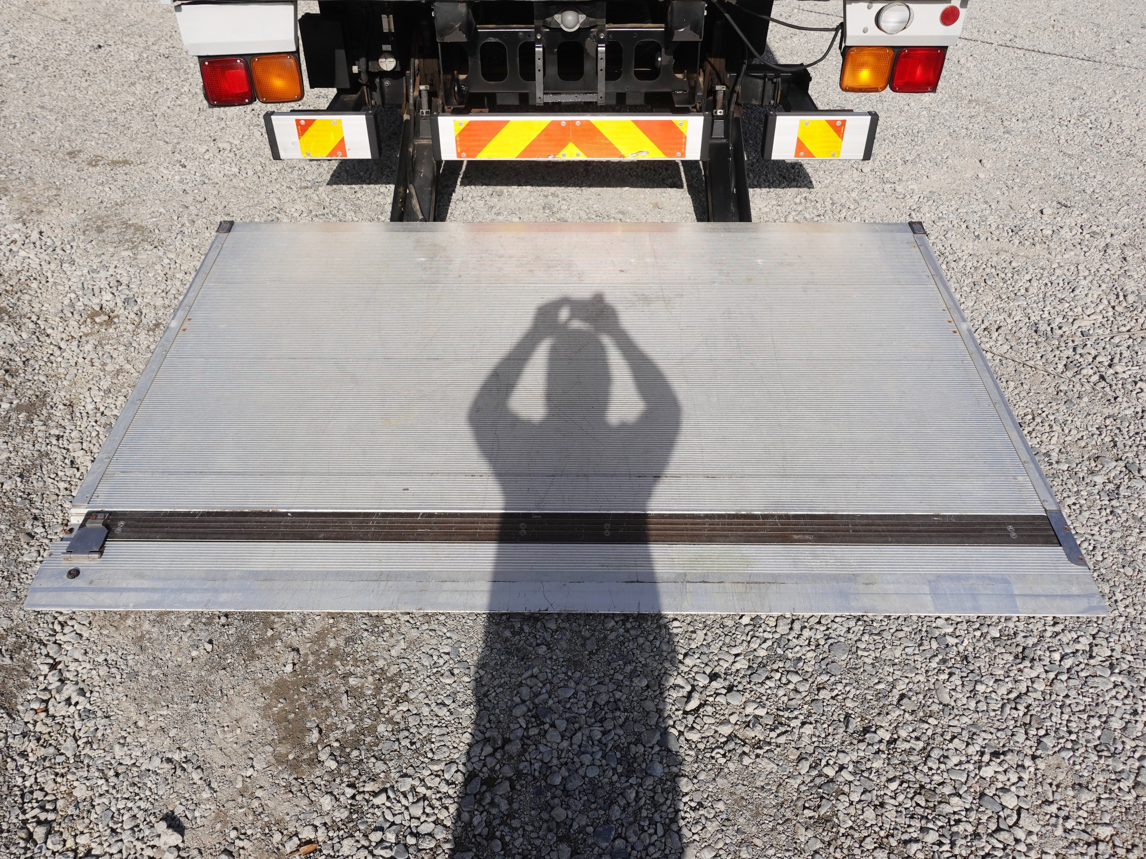 いすゞ フォワード TKG-FRR90S2(2WD)の写真9