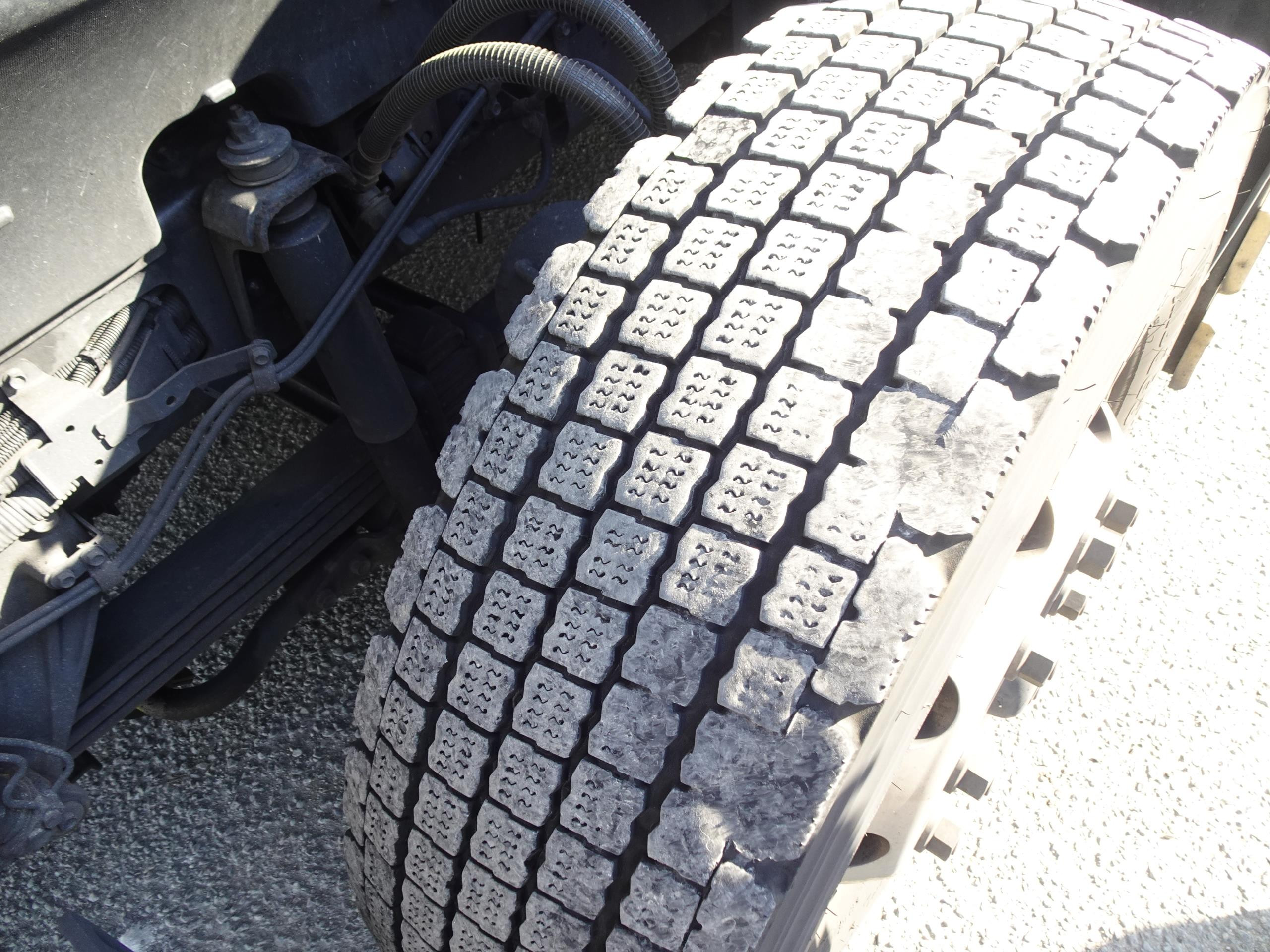 いすゞ ギガ QKG-EXD52BD(2WD)の写真18