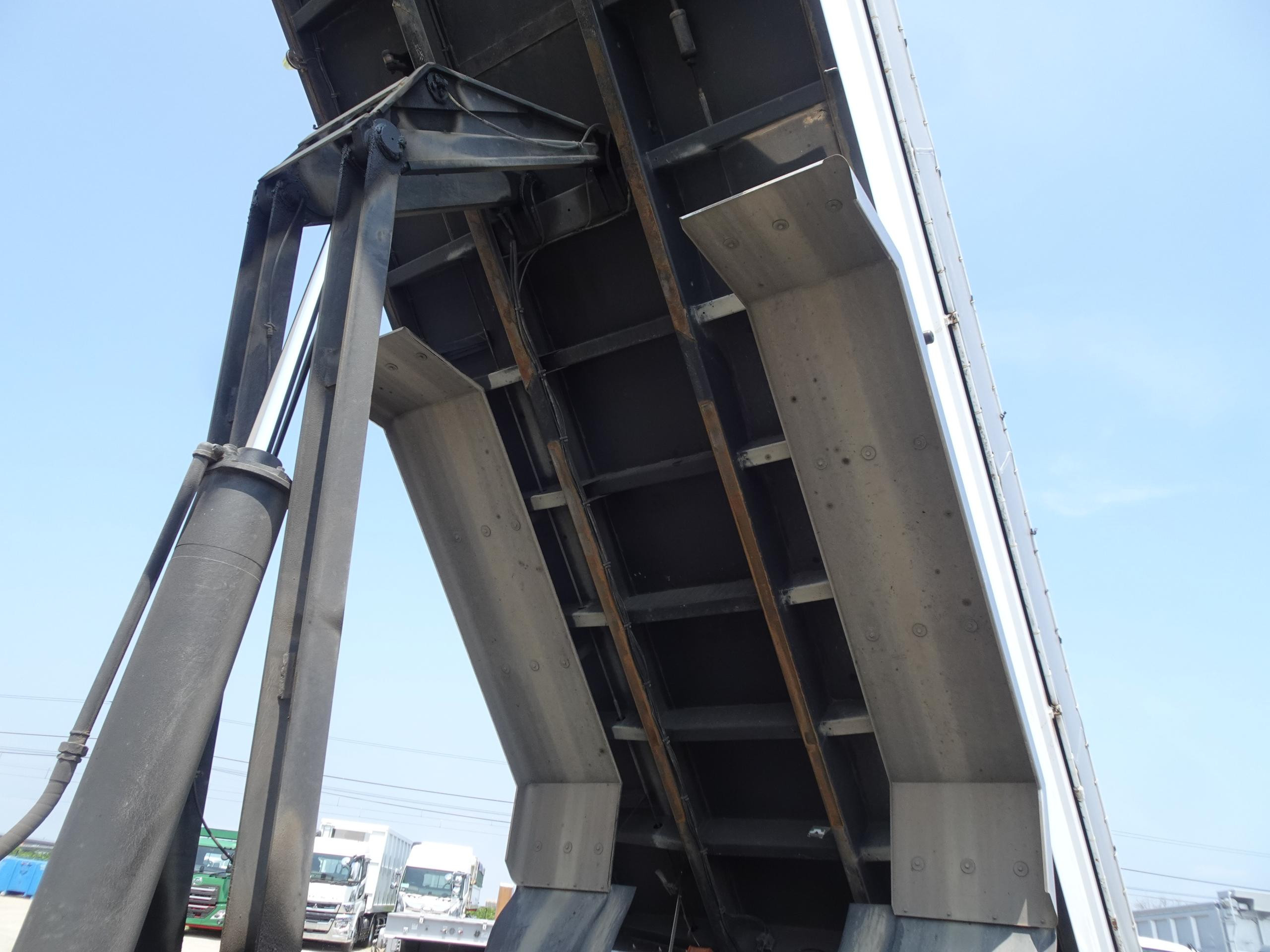 UD クオン 2PG-CW5CL(6x4)の写真7