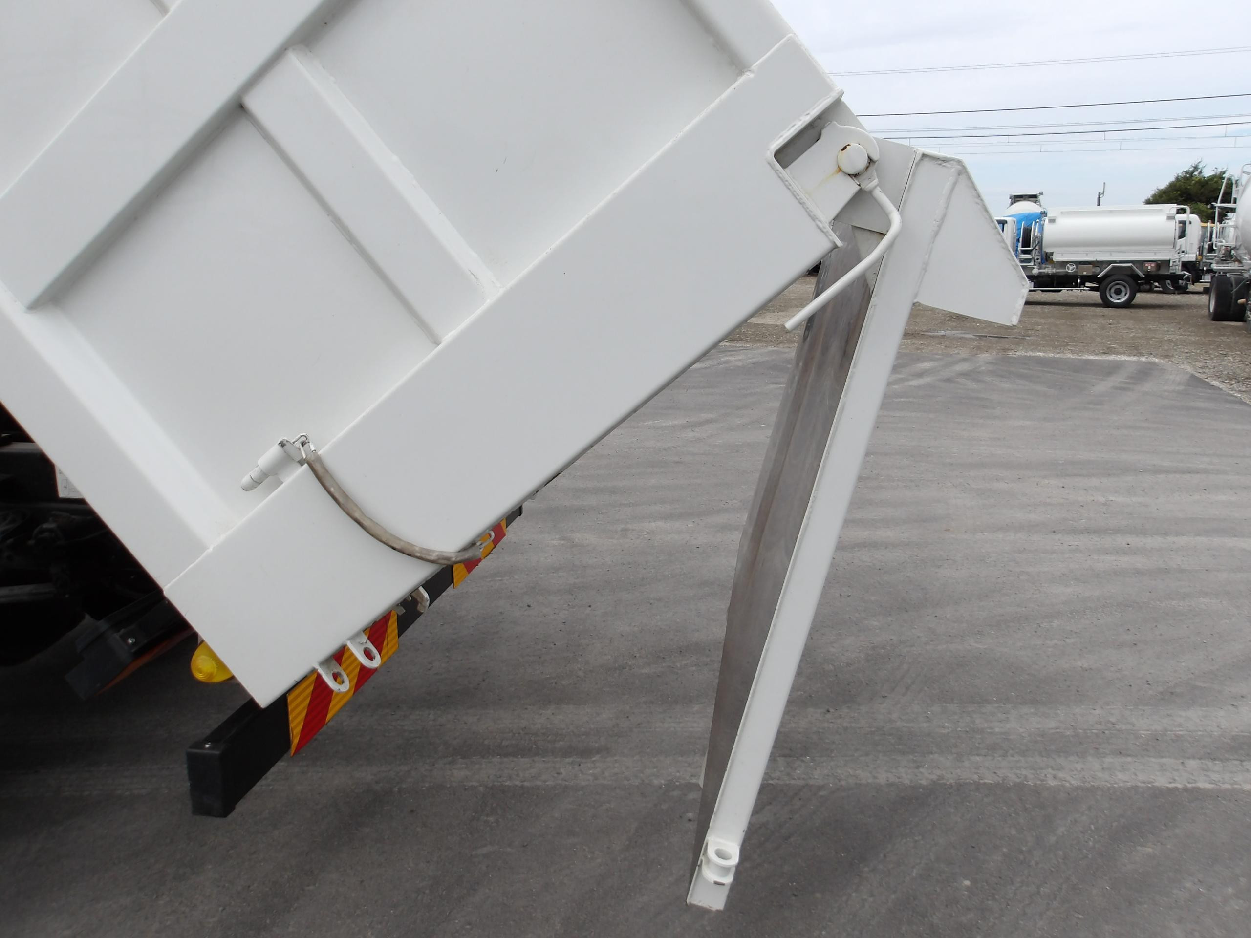 三菱 ファイター 2KG-FK62F(2WD)の写真10