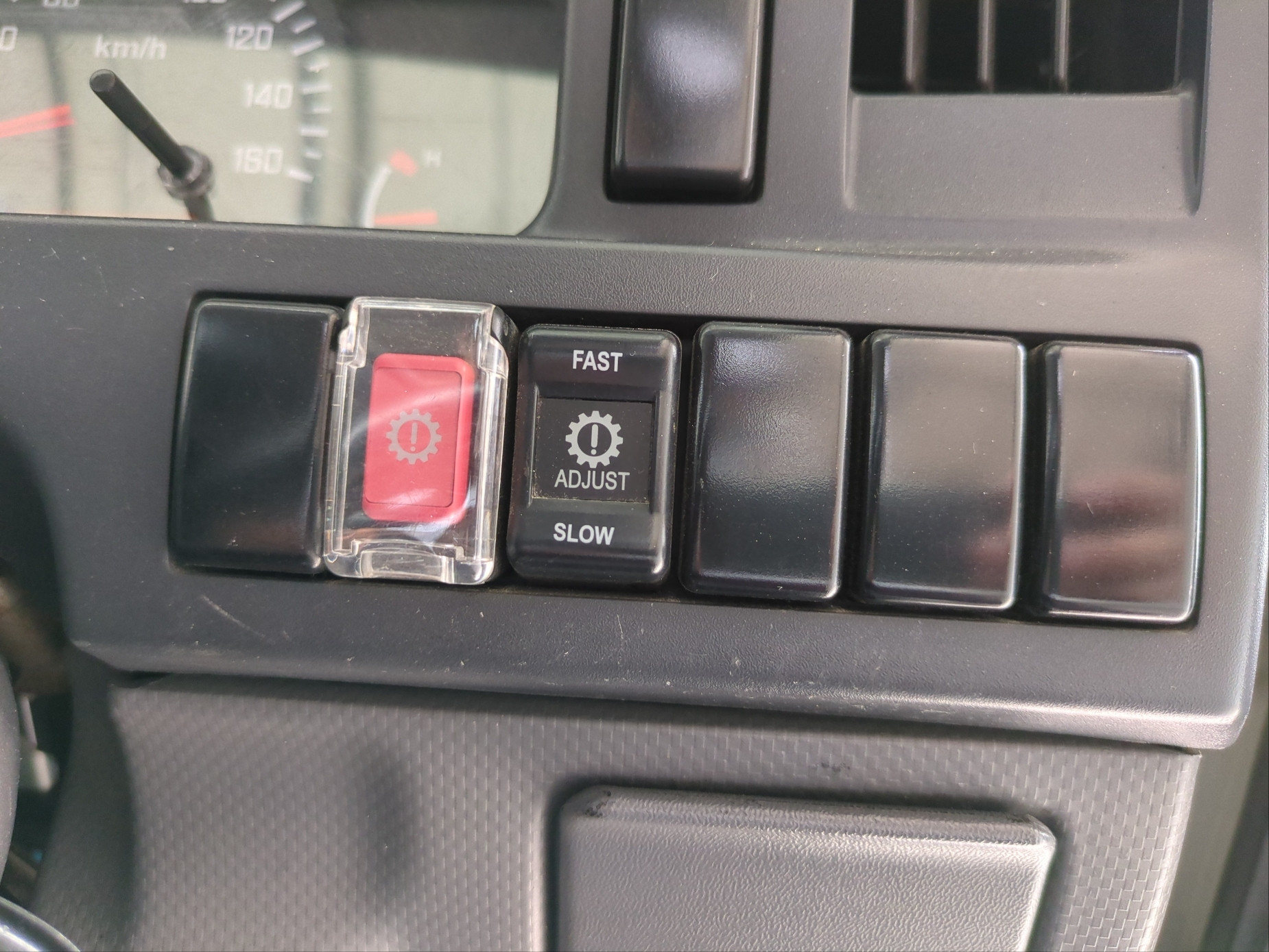 いすゞ エルフ TKG-NHR85Aの写真26