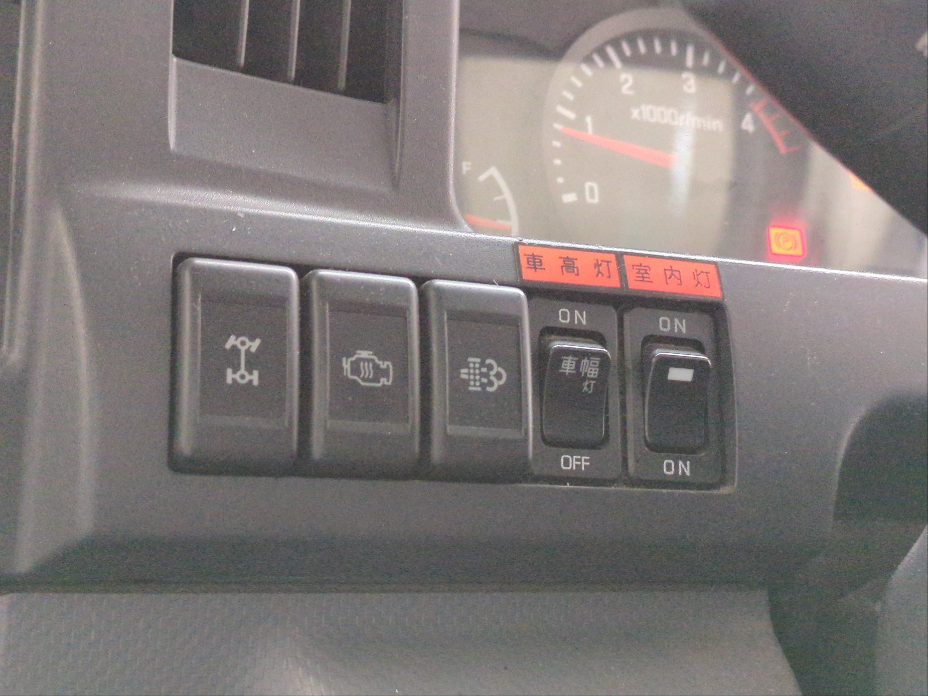 いすゞ エルフ TKG-NHS85AN(4WD)の写真10