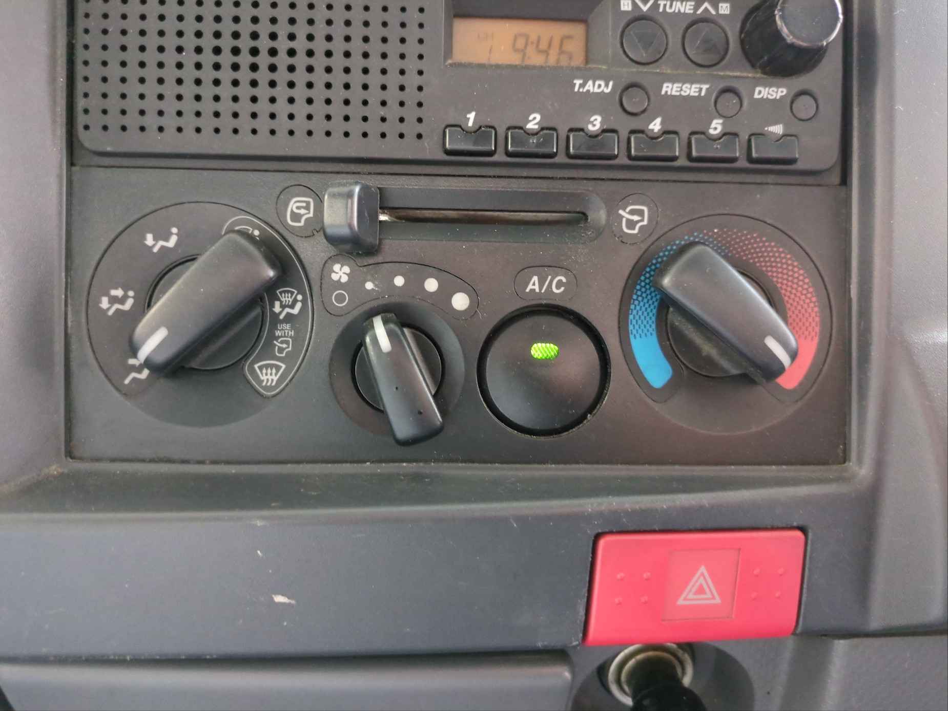 いすゞ エルフ TKG-NHS85AN(4WD)の写真19