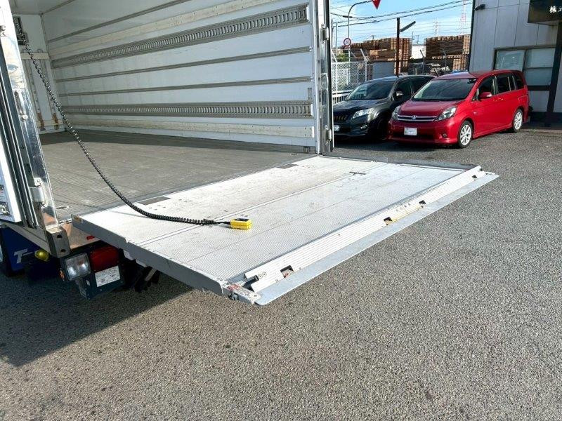 いすゞ フォワード 2PG-FRR90T2(2WD)の写真5