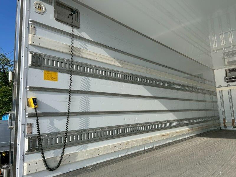 いすゞ フォワード 2PG-FRR90T2(2WD)の写真9