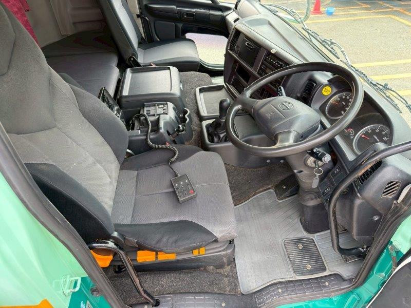 日野 プロフィア QKG-FQ1EWBG(6x4)の写真26