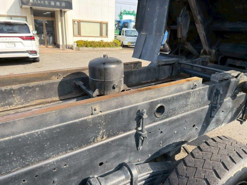 いすゞ ギガ 2PG-CYZ77CM(8x4)の写真15