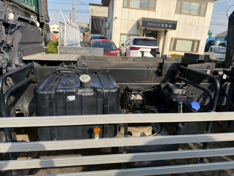 いすゞ ギガ 2PG-CYZ77CM(8x4)の写真16