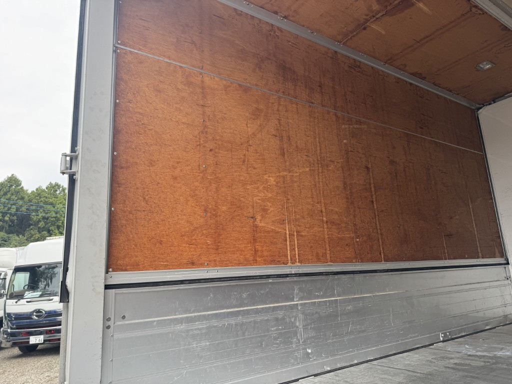 いすゞ エルフ PB-NPR81AN(2WD)の写真10