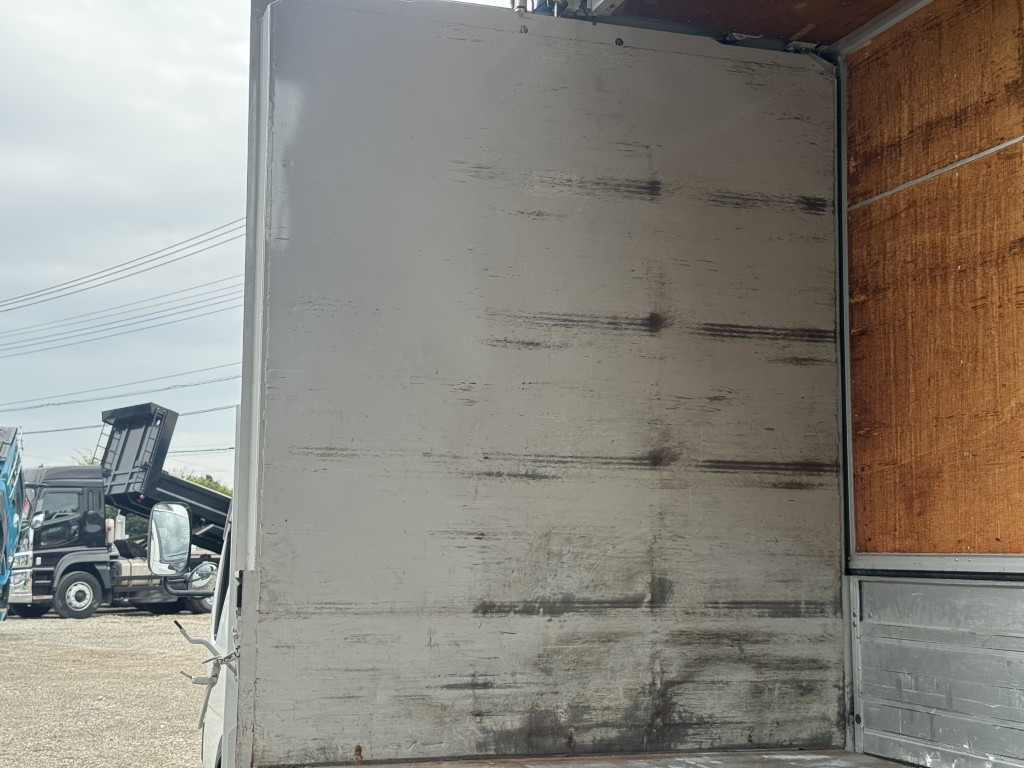 いすゞ エルフ PB-NPR81AN(2WD)の写真17