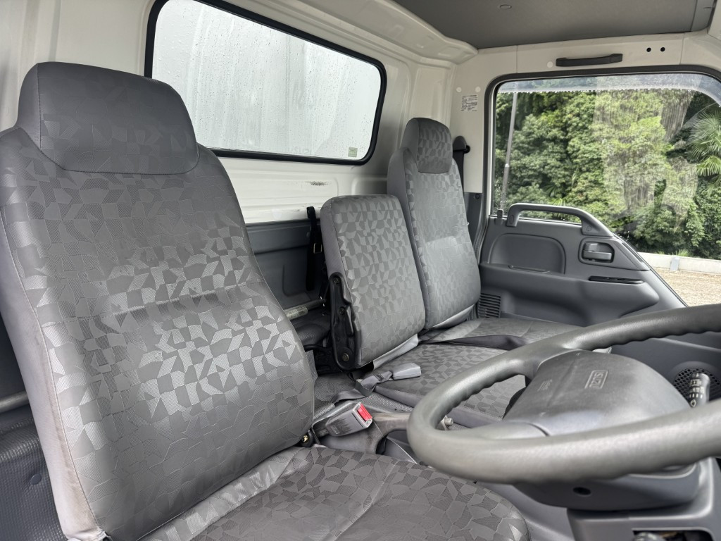 いすゞ エルフ PB-NPR81AN(2WD)の写真26